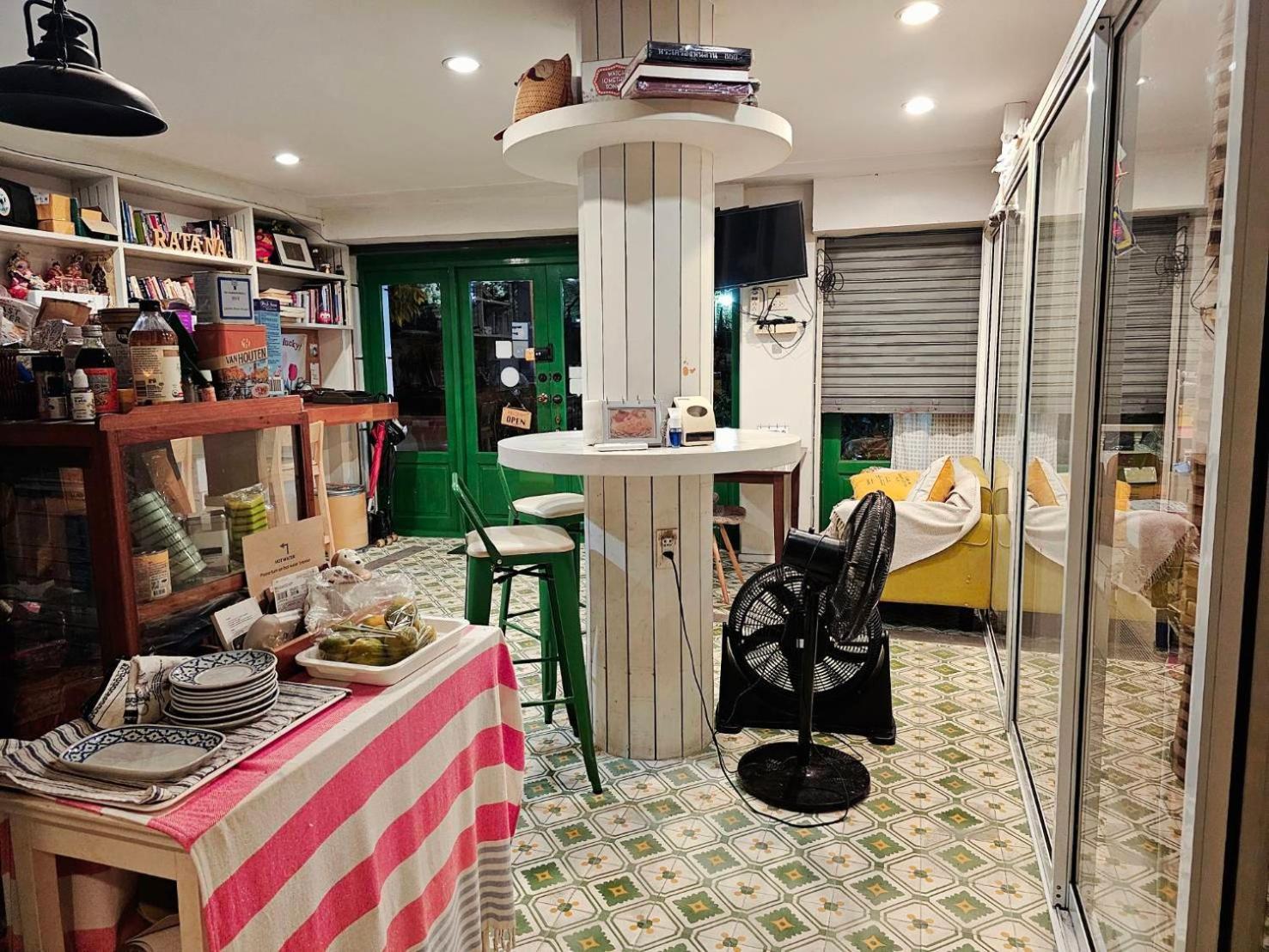 Ratana Boutique Hostel Bangkok Buitenkant foto